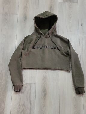 Lifestyle Cropped Hoodie - Olive